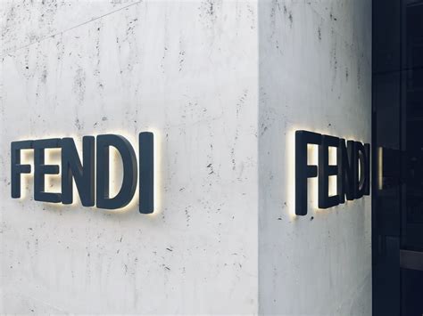 lavoro fendi porto san giorgio|Lavoro e scuola: Fendi apre a Fermo per sostenere il Made in Italy.